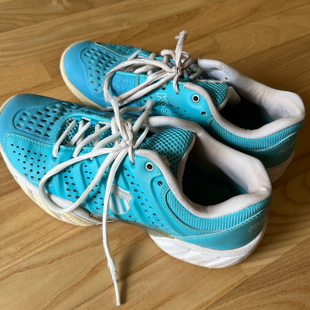 K-Swiss retro tennis shoes